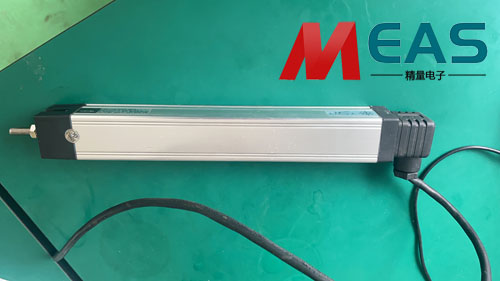 直線位移傳感器適合高壓斷路器高速位移的測量